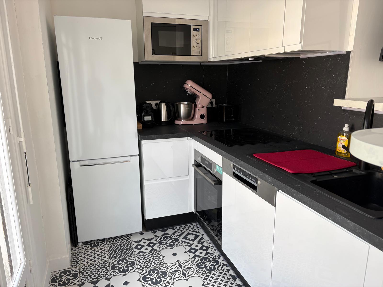 Separate fully equipped kitchen